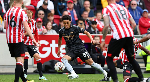 Aksi Ethan Nwaneri melawan Brentford