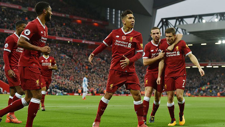 Pemain Liverpool Merayakan Gol