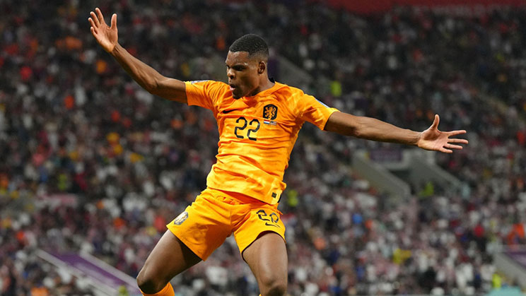 Denzel Dumfries merayakan gol ketiga Belanda vs Amerika Serikat