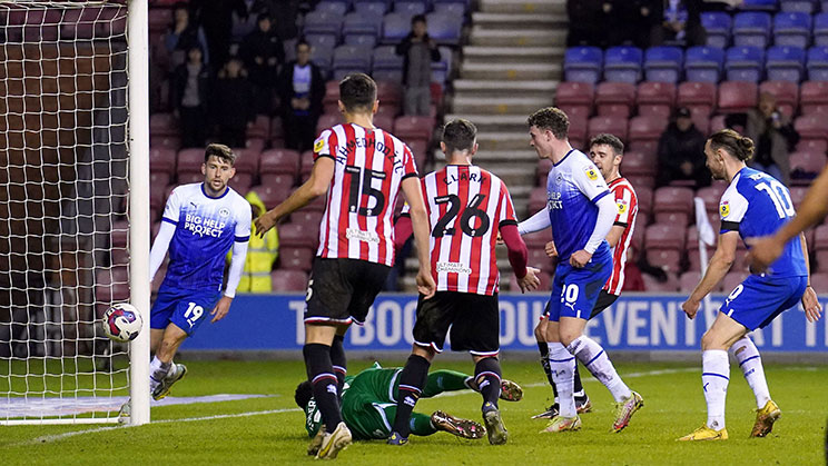 John-Egan-Mencetak-Gol
