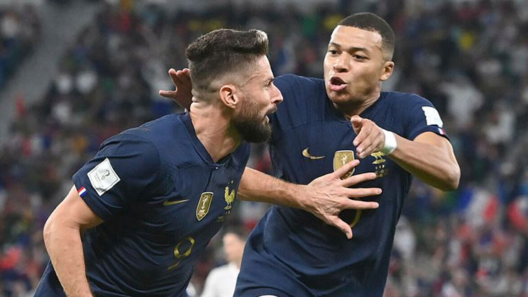 Kylian Mbappe memberi assist pada Olivier Giroud